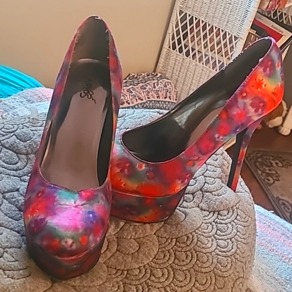 Platform heels - Picture 2 of 2